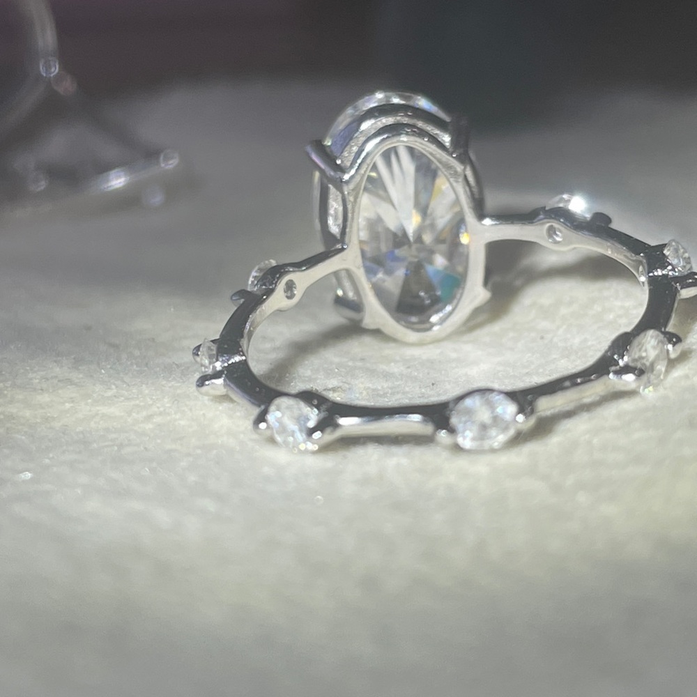The Mila Ring - 4.5ct Oval Moissanite Ring - Picture 11 of 16